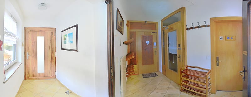 Entrance img